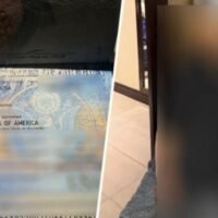 Die Polizei wurde am 31. Mai um 23:30 Uhr alarmiert, nachdem Angestellte eines Hotels in Ratsada, Bezirk Mueang Phuket, den Tod eines ausländischen Gastes gemeldet hatten. Beamte der Polizeistation Mueang Phuket unter der Leitung von Polizeileutnant Urassaya Daengtako begaben sich zusammen mit den zuständigen Behörden zum Fundort.