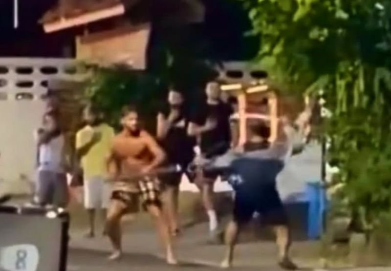 In Phuket geriet ein Ausländer mit einem Thailänder aneinander und verfolgte ihn mit einer Metallstange. Später wurde er von dem Mann, der ein Schwert trug, verfolgt und verletzt. Der Vorfall, über den am 15. Juni online berichtet wurde, erregte großes Aufsehen und führte zu Forderungen nach einer Untersuchung der Umstände.