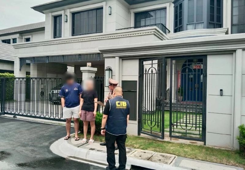Die Polizei der Abteilung zur Bekämpfung von Wirtschaftskriminalität (ECD) führte am 13. Juni koordinierte Razzien an fünf Orten in Bangkok durch und zerschlug dabei ein mutmaßliches chinesisches Strohmann-Geschäftsnetzwerk, das im Verdacht steht, thailändische Eigentumsgesetze umgangen zu haben, um sich wertvolle Immobilien anzueignen.