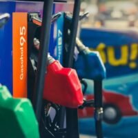 Die Kraftstoffpreise für Dienstag (9. Juni 2026) wurden aktualisiert, nachdem OR und Bangchak die Diesel- und Benzinpreise um 50 Satang erhöht hatten. Die neuesten Preise wurden von Thansettakij bereitgestellt. Die Treibstoffpreise in Bangkok wurden von OR und Bangchak nach der Anpassung aktualisiert.