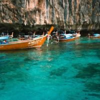 Die Aussichten für den thailändischen Tourismus zeigen Anzeichen einer Verbesserung, was die thailändische Tourismusbehörde (TAT) dazu veranlasste, ihr Ziel für ausländische Touristen im Jahr 2026 zu überdenken, nachdem sich die Auswirkungen des Nahostkonflikts als weniger gravierend erwiesen hatten als ursprünglich erwartet.