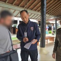 Ein israelischer Staatsbürger, der im Zusammenhang mit einem mutmaßlichen Strohmann-Landbesitzsystem auf Koh Phangan gesucht wurde, ist nach seiner Rückkehr nach Thailand am Flughafen Samui festgenommen worden