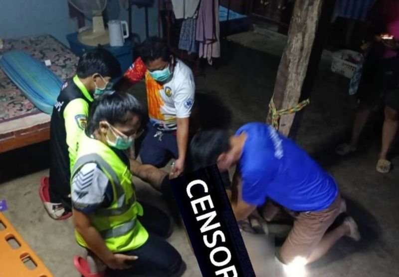Ein 31-jähriger Mann starb, nachdem er Berichten zufolge während eines Gewitters in seinem Haus in der Provinz Buriram vom Blitz getroffen wurde, als er sein Mobiltelefon benutzte. Seine Frau ist am Boden zerstört, und es wurden erneut Warnungen vor elektrischer Sicherheit bei Unwettern ausgesprochen.