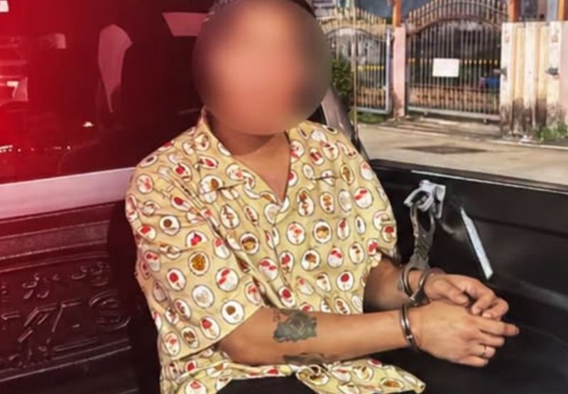 Ein 36-jähriger Thailänder wurde in Pattaya festgenommen, nachdem er sich gewaltsam Zutritt zu einem Restaurant verschafft, Sachschaden angerichtet und einen ausländischen Touristen angegriffen hatte, der in einen Streit mit seiner Freundin eingegriffen hatte. Die Polizei stellte später fest, dass gegen den Verdächtigen, Sittichai, bereits ein Haftbefehl wegen Körperverletzung vorlag