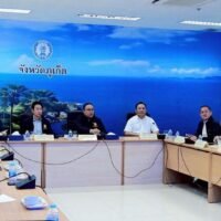 Die stellvertretenden Innenminister Phonphir Suwannachee und Worasit Liangprasit haben ein umfassendes Vorgehen gegen illegalen ausländischen Landbesitz und Strohmann-Vereinbarungen in Phuket angeordnet, wobei der Schwerpunkt auf der Rückführung von Land in thailändischen Besitz und der Eingliederung nicht registrierter Unternehmen in das Rechtssystem liegt.