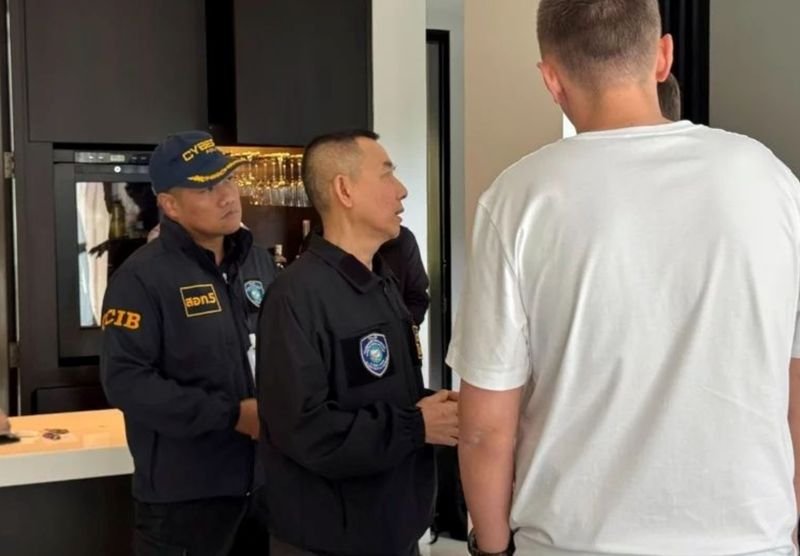 Das russische Außenministerium hat seine Bürger davor gewarnt, nach Thailand zu reisen, wenn sie befürchten, von den US-Behörden strafrechtlich verfolgt zu werden. Als Grund nannte es das Risiko einer Verhaftung und Auslieferung aufgrund von Abkommen zwischen Bangkok und Washington.