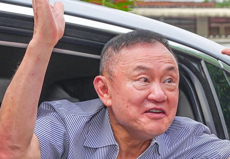 Der ehemalige Premierminister Thaksin Shinawatra wird voraussichtlich am Freitag nach Dubai reisen, nachdem er nach seiner königlichen Begnadigung vollständig aus der Haft entlassen wurde. Sein Rückreisetermin wurde nicht bekannt gegeben, und es ist weiterhin unklar, wie lange er in den Vereinigten Arabischen Emiraten bleiben wird.