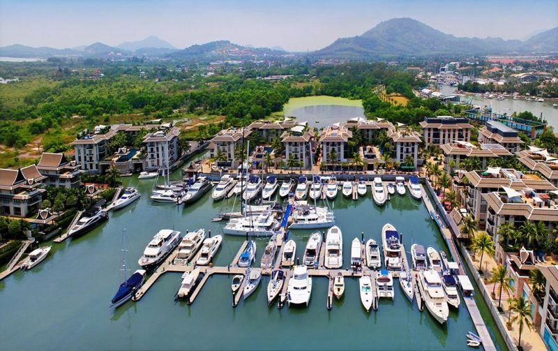 Der Markt für Eigentumswohnungen stößt weiterhin auf großes Interesse bei ausländischen Investoren. Käufer verlagern ihren Standort aufgrund der Instabilität nach Phuket. Der in Dubai ansässige Geschäftsmann Steven Swindells hat gerade eine Reise durch Thailand auf der Suche nach einem Zweitwohnsitz beendet.